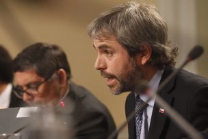 Ministro Blumel pide responsabilidad a la oposición ante eventual acusación a Guevara