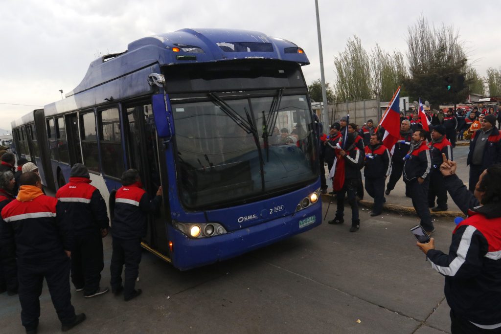 Diez conductores de Subus detenidos por apedrear máquinas que no fueron a huelga