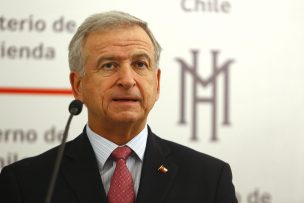 Ministro Larraín anuncia cambios a las AFP 