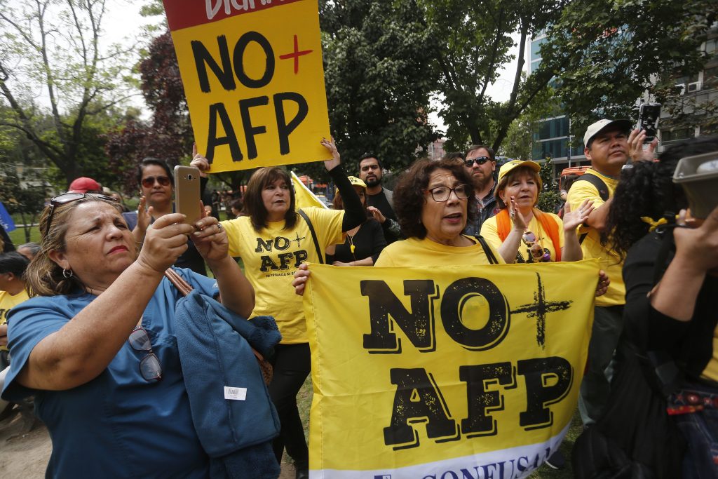 Critican que reforma a pensiones del Gobierno fortalece el modelo de AFP