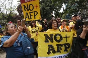 Critican que reforma a pensiones del Gobierno fortalece el modelo de AFP