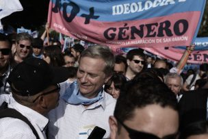 Anarquistas atacaron violentamente marcha de evangélicos: carabinero herido