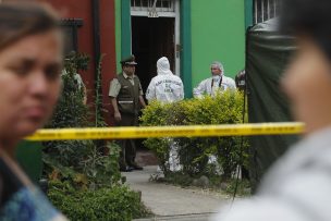 Carabineros investiga muerte de anciana que estaba enterrada en su patio