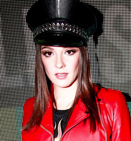 ¿Nuevo pololo? Kel Calderón comparte tierna foto al lado de un conocido DJ y alborotó Instagram