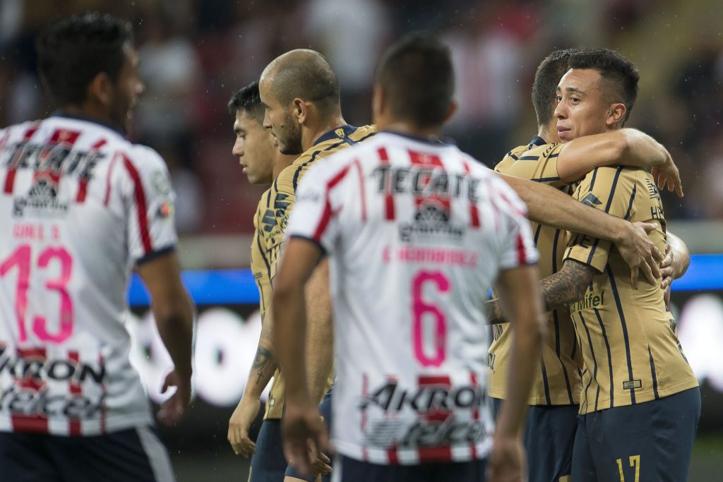 Felipe Mora y Martín Rodríguez le dieron la victoria a Pumas sobre Chivas