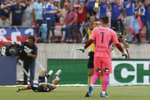 El Clásico partió con polémica: Dituro se salvó de la roja tras botar a Soteldo