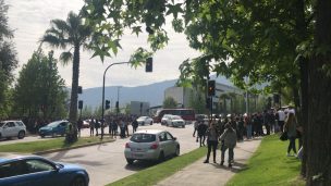 Evacúan tres recintos educacionales en San Carlos de Apoquindo por aviso de bomba