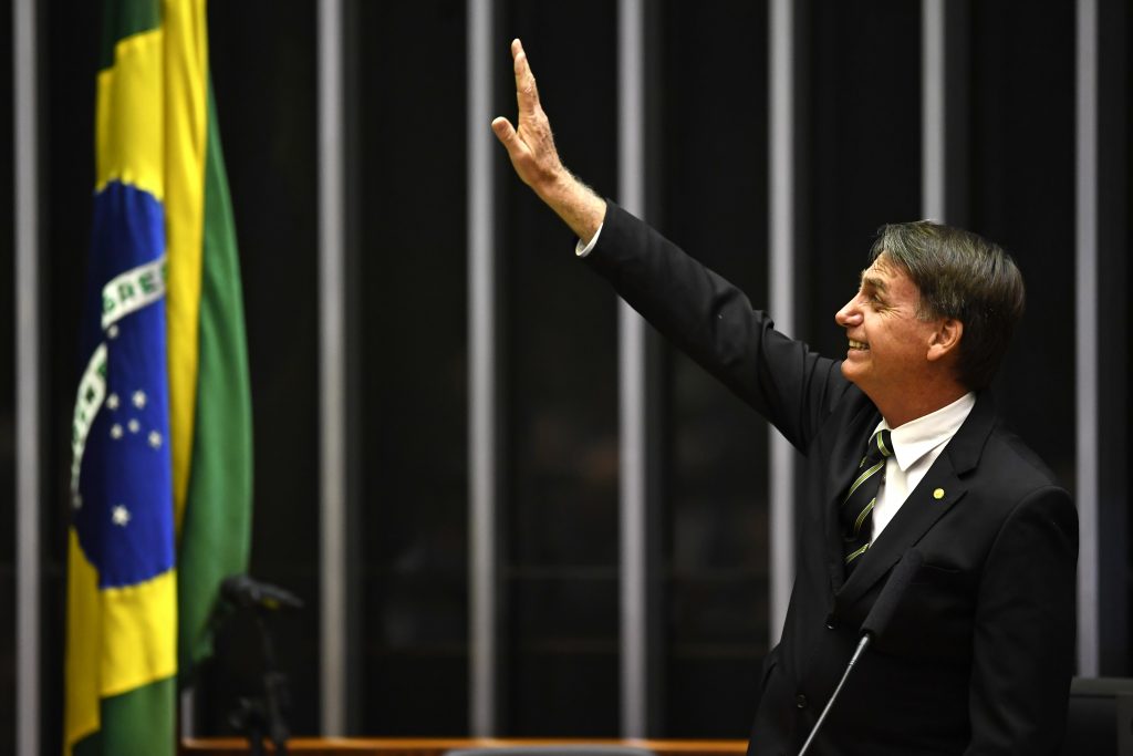 Con la Constitución como “norte” Jair Bolsonaro se presenta ante el Parlamento en Brasil