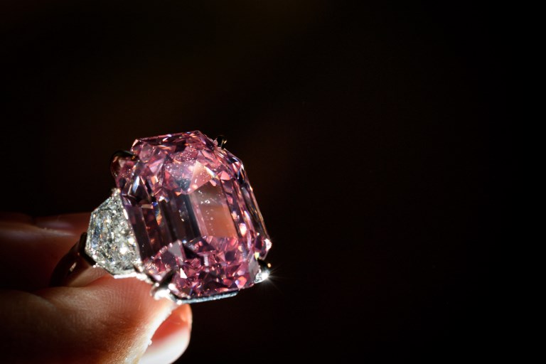 Se subasta en Ginebra el ‘Pink Legacy’, un diamante rosa excepcional