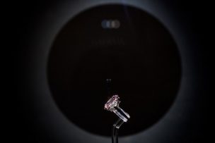 El Pink Legacy, un diamante rosa excepcional a subasta en Ginebra