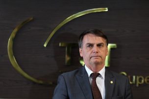 Bolsonaro dice que Cuba rechazó condiciones para mantener médicos en Brasil