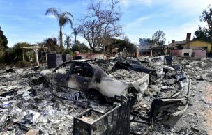 Buscan cuerpos en tierra arrasada por incendios que dejan 50 muertos en California