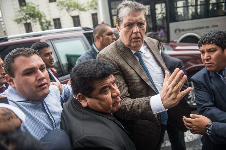 Perú: Alan García habría intentado conseguir asilo en Chile