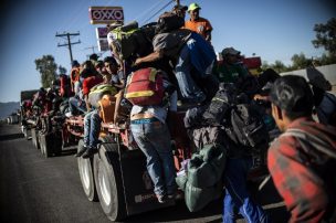 42 integrantes de caravana migrante detenidos tras ingresar a EE.UU.