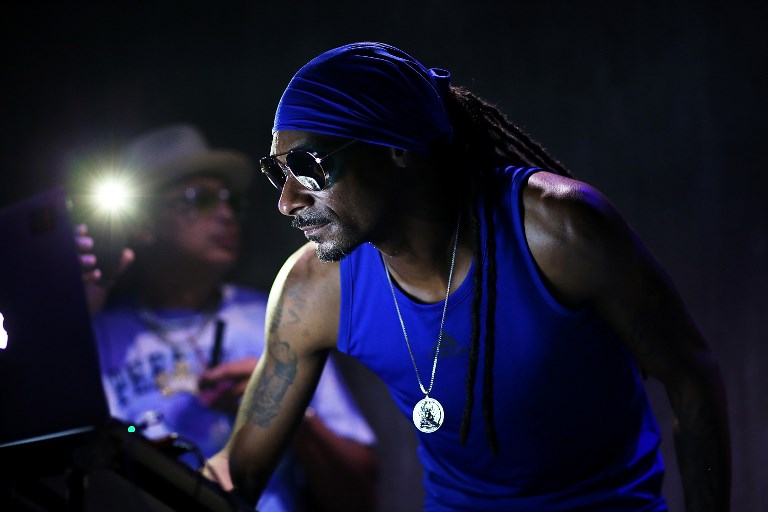 [VIDEO] Snoop Dogg se sube a redes sociales… fumando marihuana… afuera de la Casa Blanca