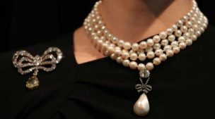 Colllar de María Antonieta se vende en 36 millones de dólares
