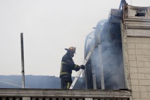 VIDEO | Mujer embarazada falleció en incendio en Estación Central: hay tres víctimas fatales.