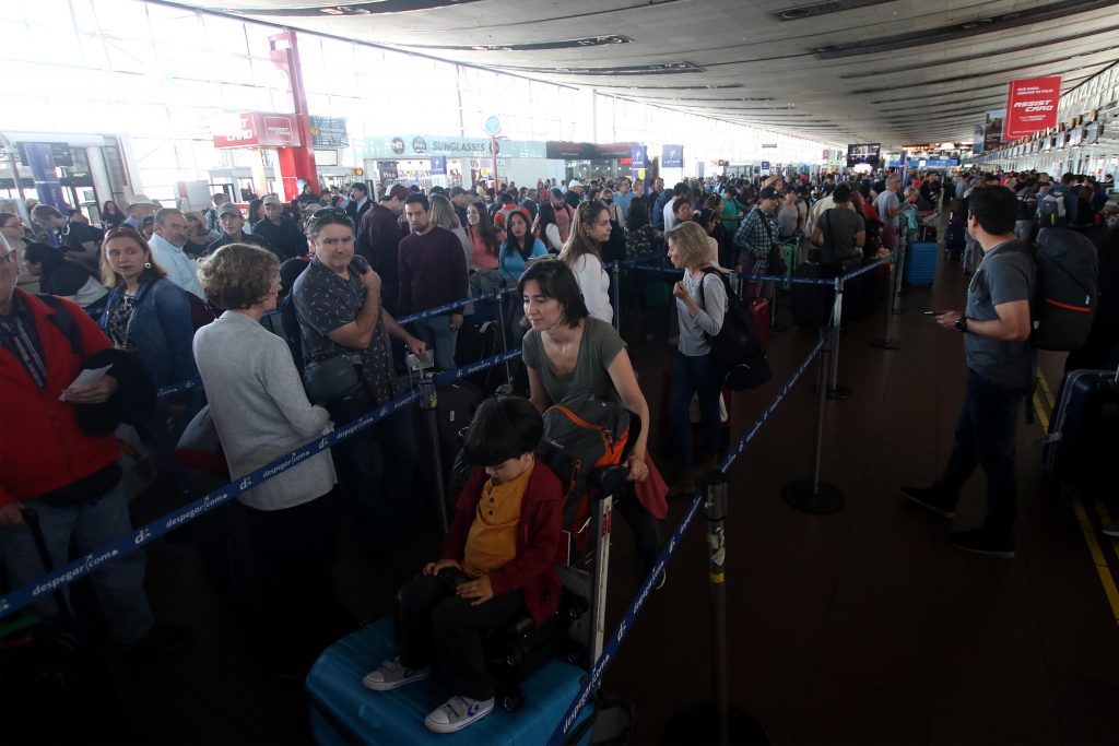 Controladores aéreos acusan “cuello de botella” en Aeropuerto Internacional