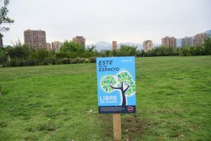 Termina marcha blanca que impide fumar en plazas de Las Condes: Mañana empiezan las multas