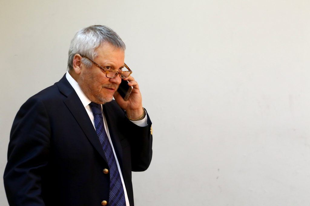 Defensa de Escobar acusa a Ampuero: “Parece gestor de la UDI y no Canciller”