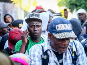 [VIDEO] Haitianos protestan frente a la embajada por mala gestión del Gobierno