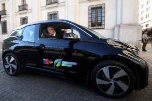 Ejecutivo estrenará vehículos eléctricos