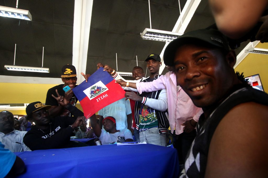 Hoy parte tercer grupo de haitianos gracias a cuestionado Plan Humanitario de Retorno