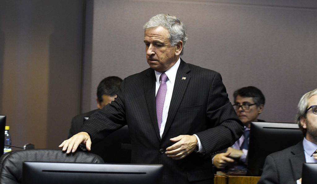 Felipe Larraín asegura que Chile crecerá “más del doble que el año anterior”