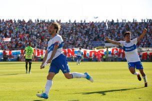 Católica, a un punto de la copa.