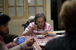 Ingresan proyecto que reconoce a cuidadoras de personas dependientes