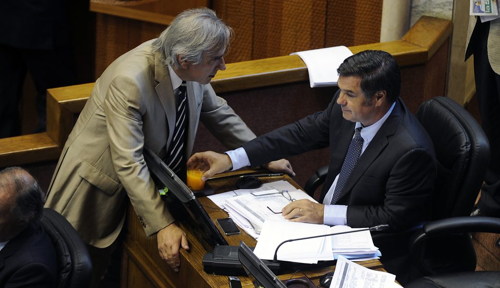 Moreira arremete contra ministro de Vivienda y genera fuerte discusión “tuitera” en Chile Vamos