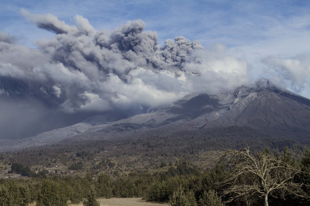Complejo volcánico Planchón Peteroa registró pulso eruptivo esta mañana