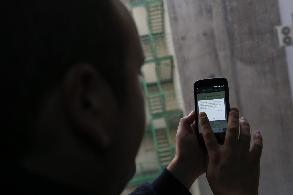 Pueblo en Colombia decreta toque de queda por “espíritus malignos” invocados por Whatsapp
