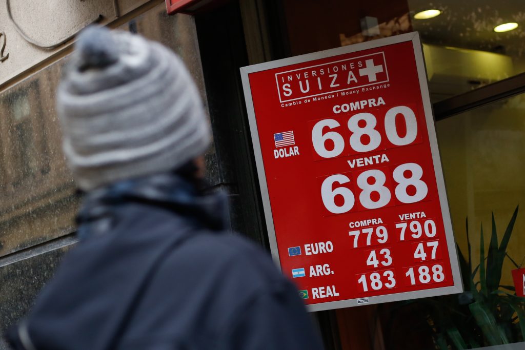 El precio del dólar llegó a los $800 y subió cerca de $50 en el mes de enero