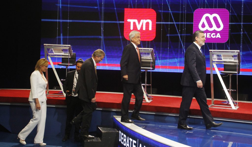 Colegio de Periodistas califica de “injustos” despidos en TVN y MEGA
