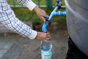 Casi un millón y medio de chilenos no tiene agua potable ni alcantarillado