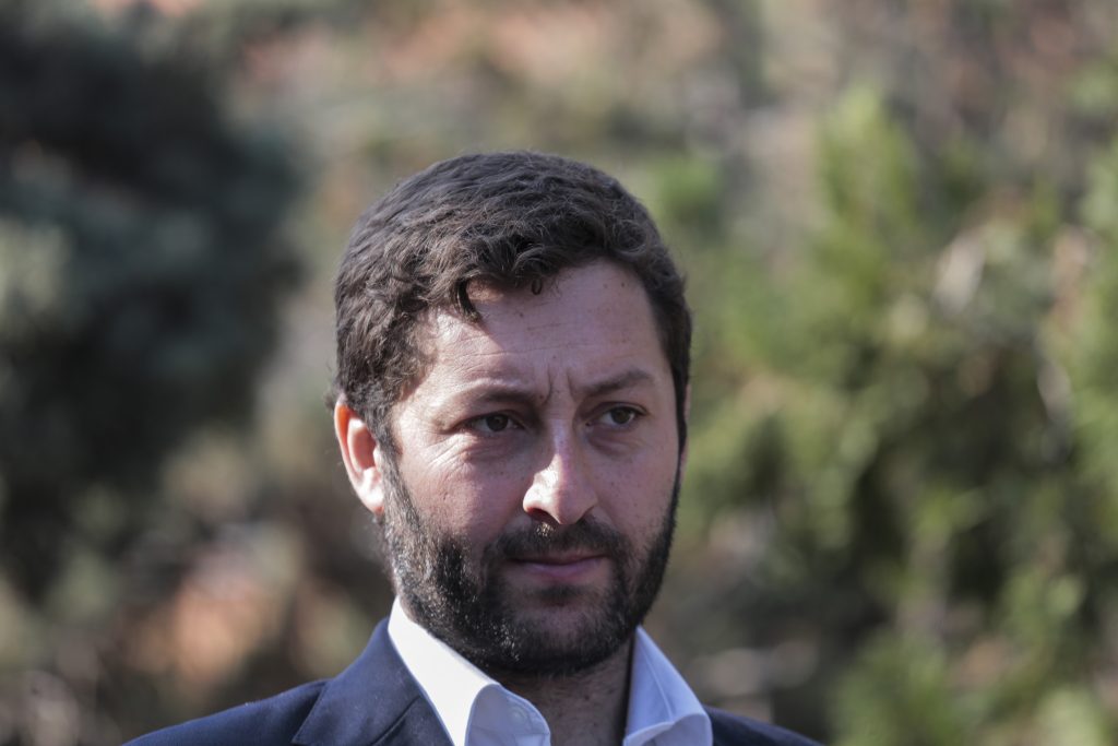 Diputado Coloma pidió nombrar con “urgencia” un embajador en Francia
