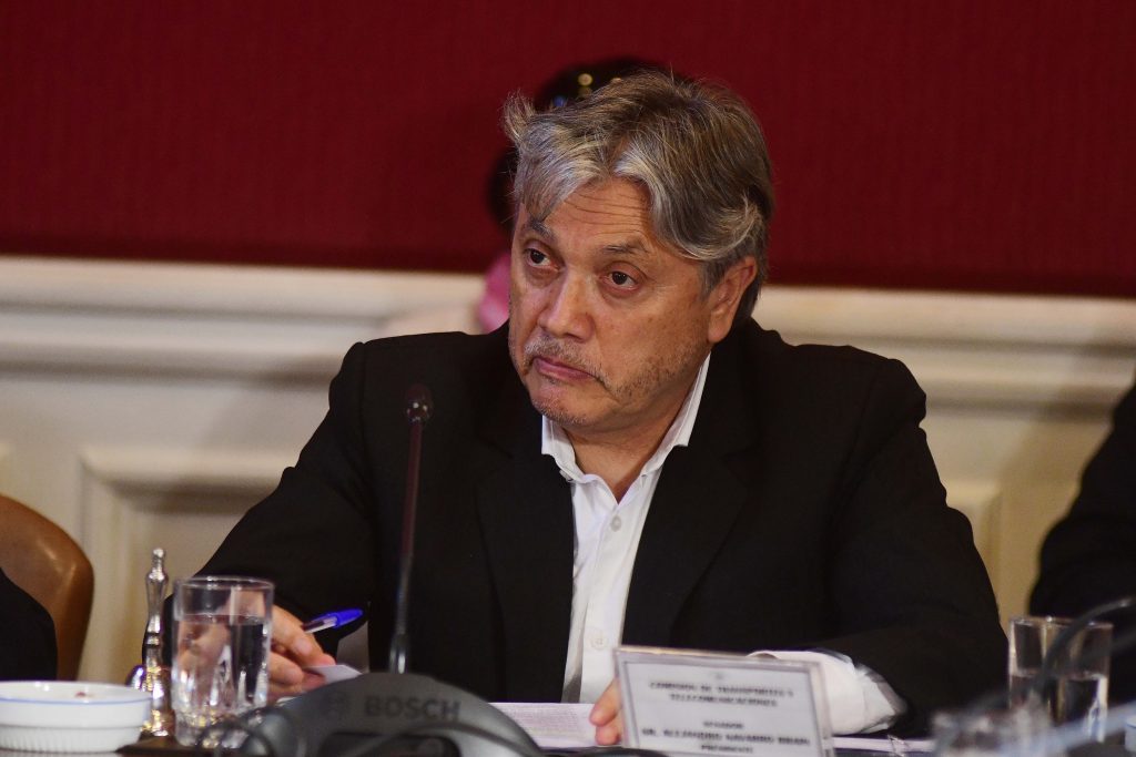 Navarro tras cambio de gabinete: “¡Al que hay que cambiar es a Piñera!”