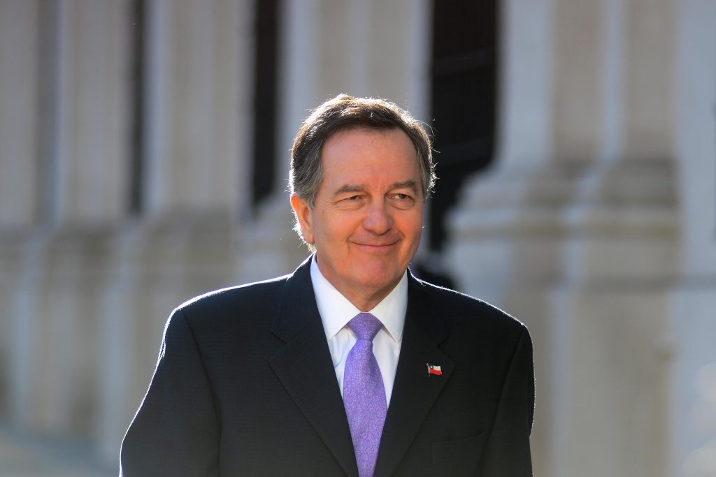 Ampuero le aclara a cancillería francesa que Palma cometió delitos en democracia