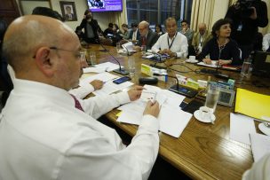 Comisión de Salud aprobó indicación que obliga a médicos a recetar genéricos