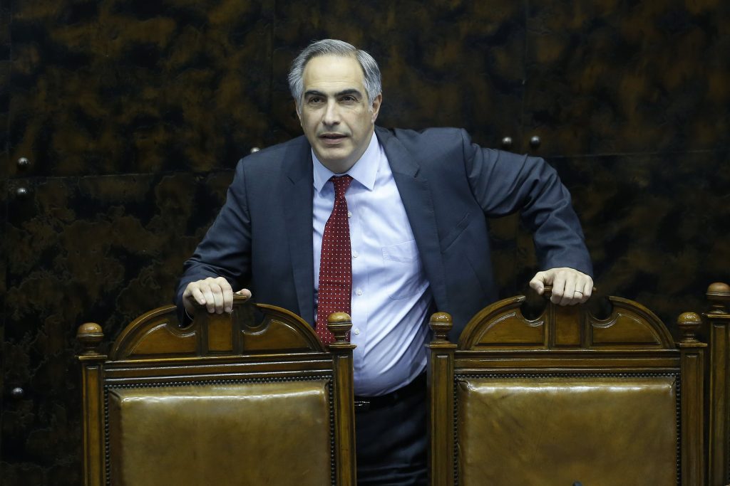 Senador Chahuán exige garantizar funcionamiento del Puerto de Valparaíso