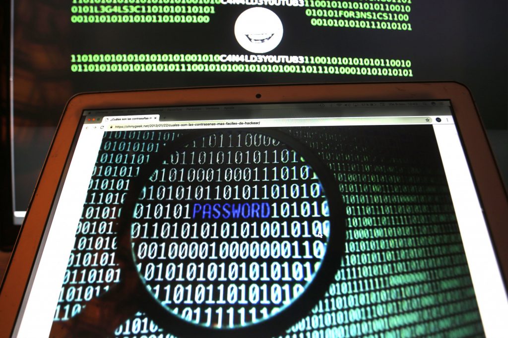 CPLT llama a cuidar acceso a cuentas en período de incremento de compras online