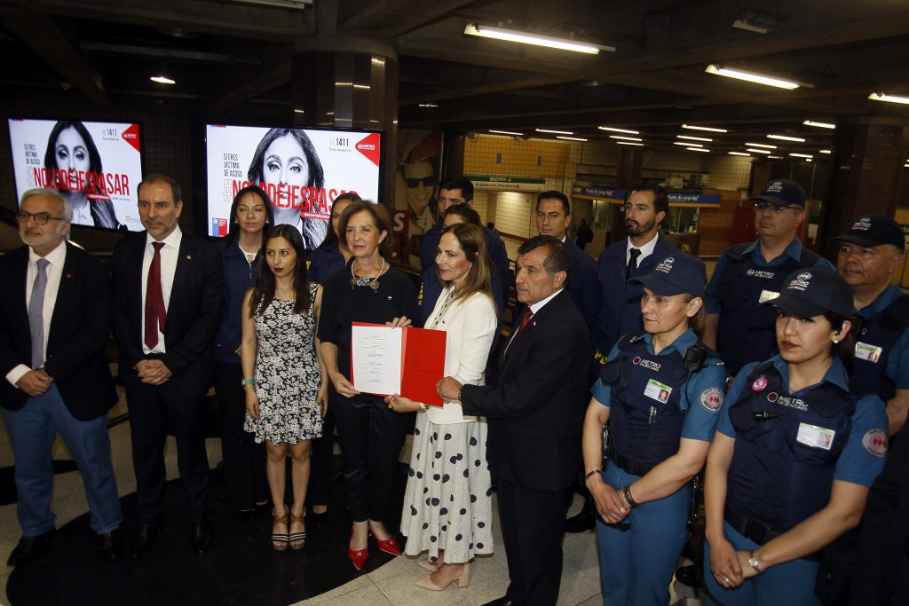 Acoso: Gobierno, PDI y Metro firman convenio para capacitar a personal de estaciones