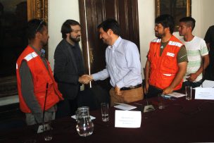 Alcalde Sharp encabeza mesa de diálogo por paro portuario en Valparaíso