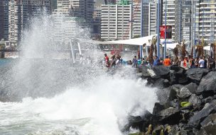 Muere turista chino que cayó a los roqueríos en Valparaíso