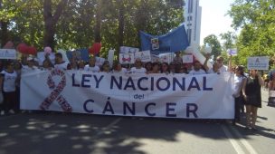 Miles de personas marcharon para exigir que se firme la Ley Nacional del Cáncer