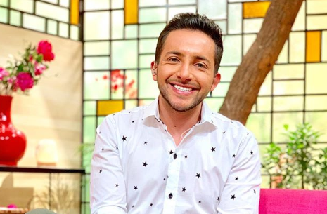 “Qué guapos”: La íntima foto navideña de Hugo Valencia que encantó a sus seguidores