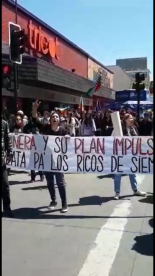 [VIDEO] Protestas tras llegada de Presidente Piñera a la Araucanía