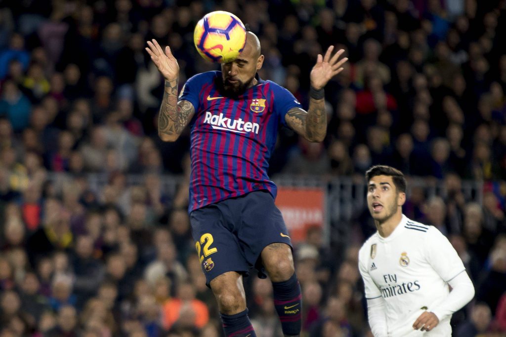 Arturo Vidal sería titular ante el PSV