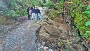 Corte de camino deja a familias aisladas en Calbuco